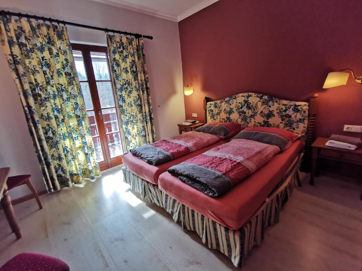 Landhotel Kastanienhof Гундерсхайм Экстерьер фото